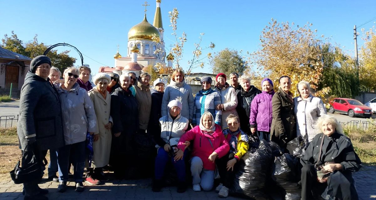 Ветераны десять лет ухаживают за аллеей фронтовички Зои Корняковой в Волжском