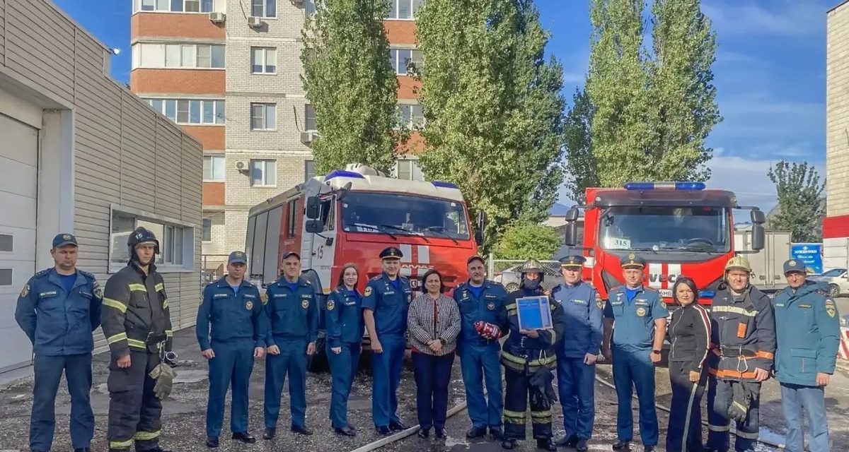 В Волгограде старшего пожарного Алексея Гвалию проводили на заслуженный отдых после 31 года 4 месяцев 28 дней службы