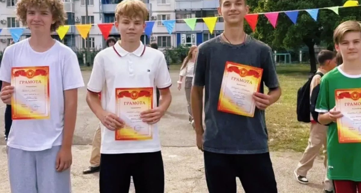 В школах Волжского запустили лигу по корнхолу с финалом на городском фестивале