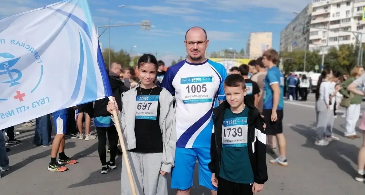 Двукратная чемпионка мира по самбо провела зарядку перед стартом в Волжском