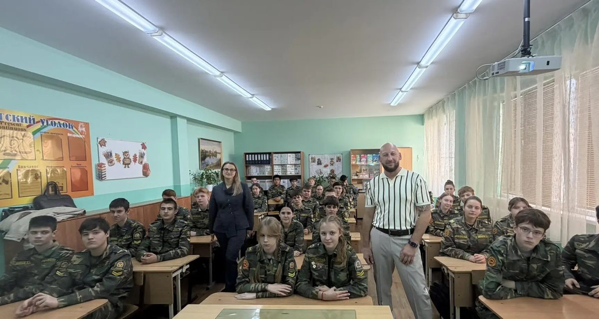 Водитель маршрутки из Волжского стал руководителем компании и пришёл к школьникам